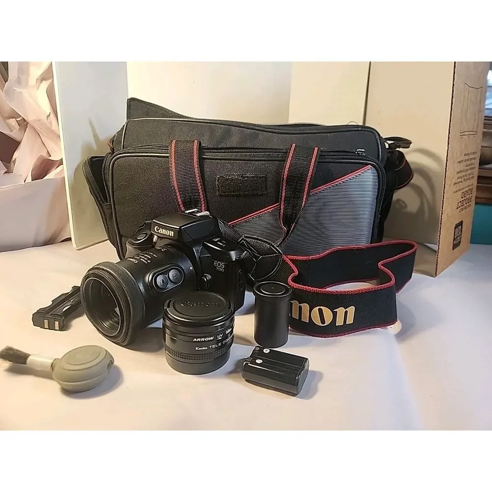 VTG Japan Canon Eos 700 Digital Camera WORKS/ Extra Lens/Sholder Bag/Battery/+